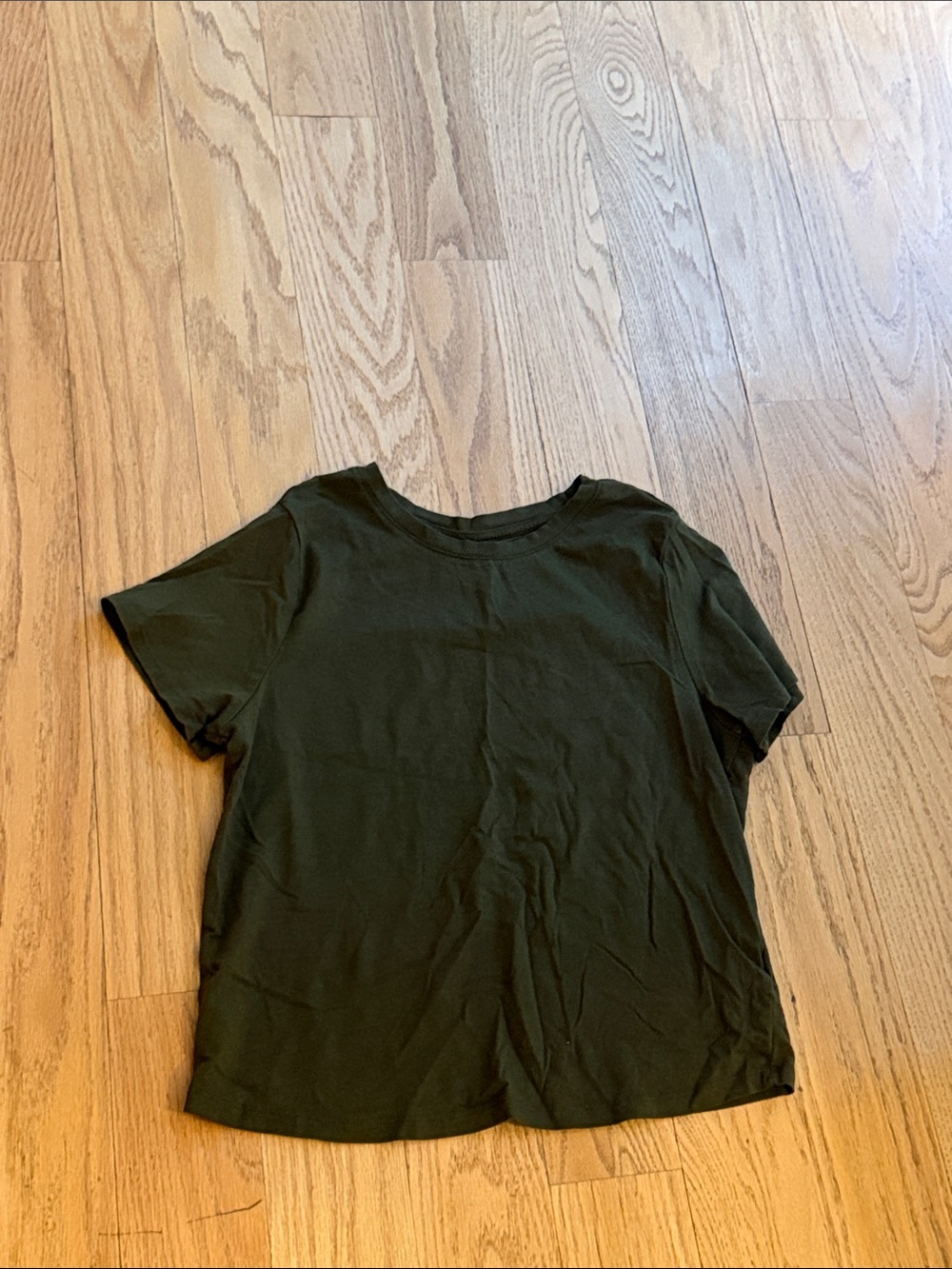 Old Navy Short Sleeve Tee in Dark Green